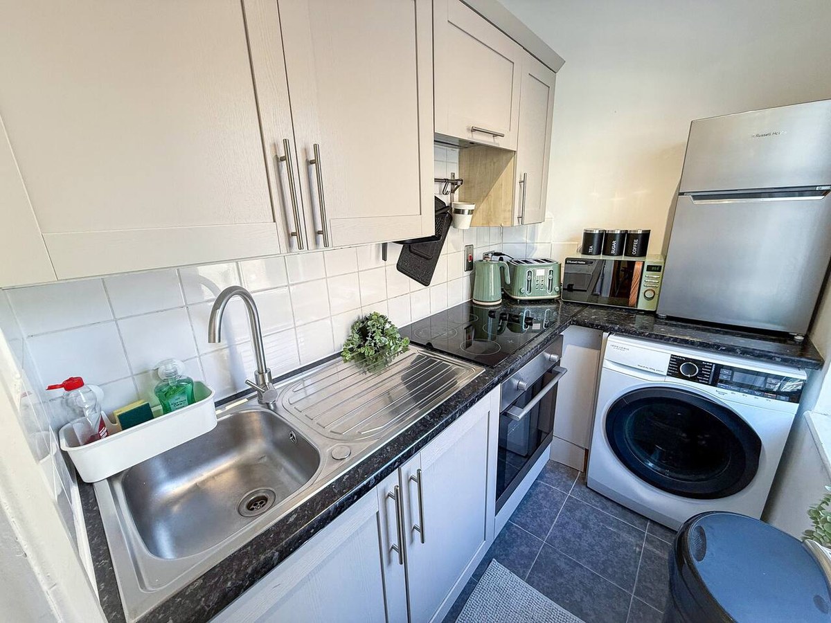 Kitchen sink and worktop in Hackney