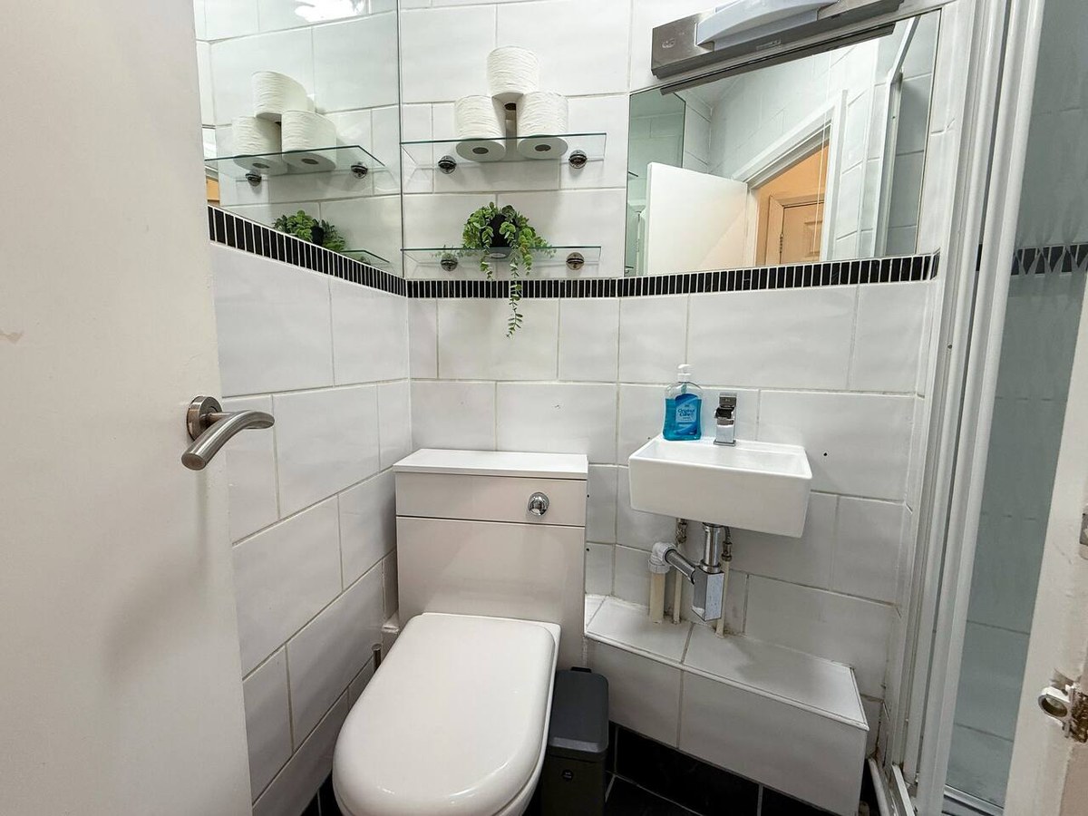 Shower room in Hackney