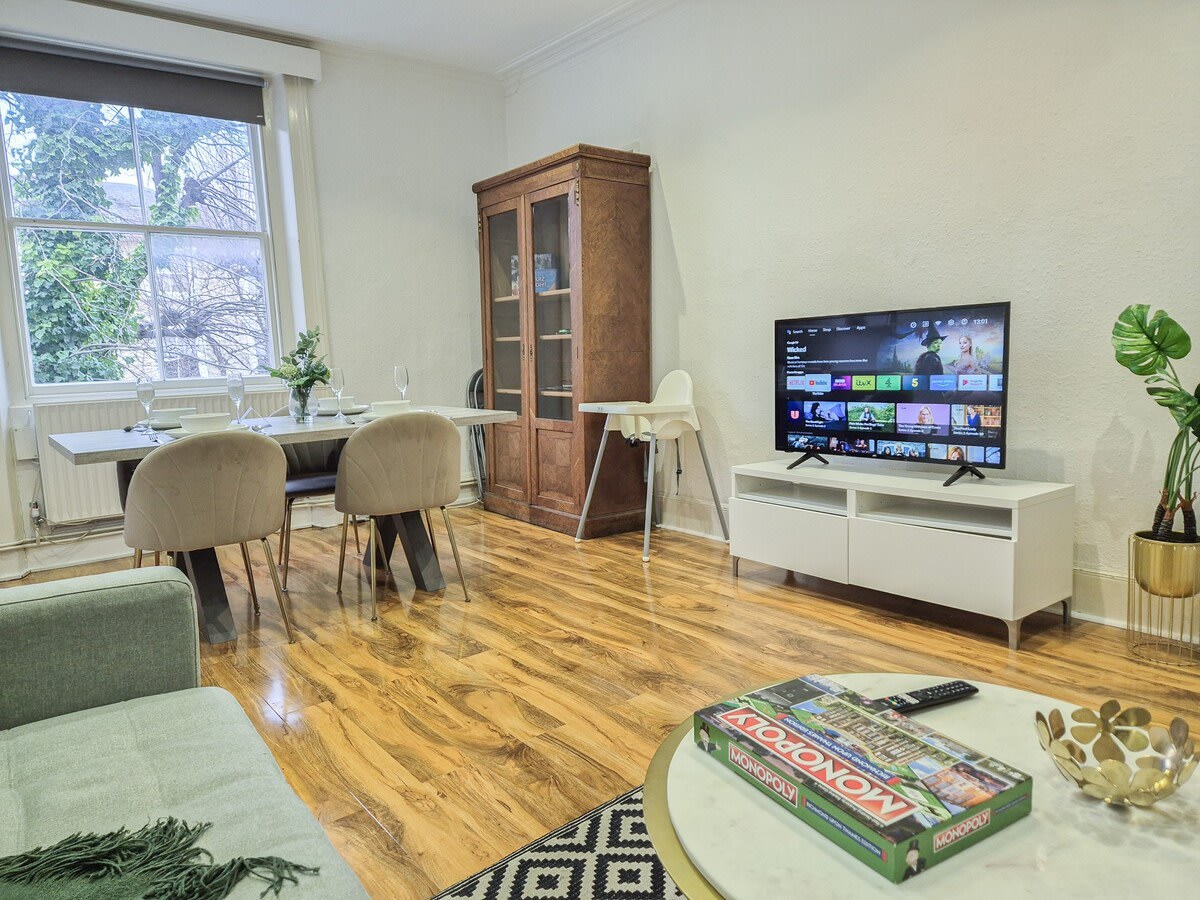 Living room in Maida Vale
