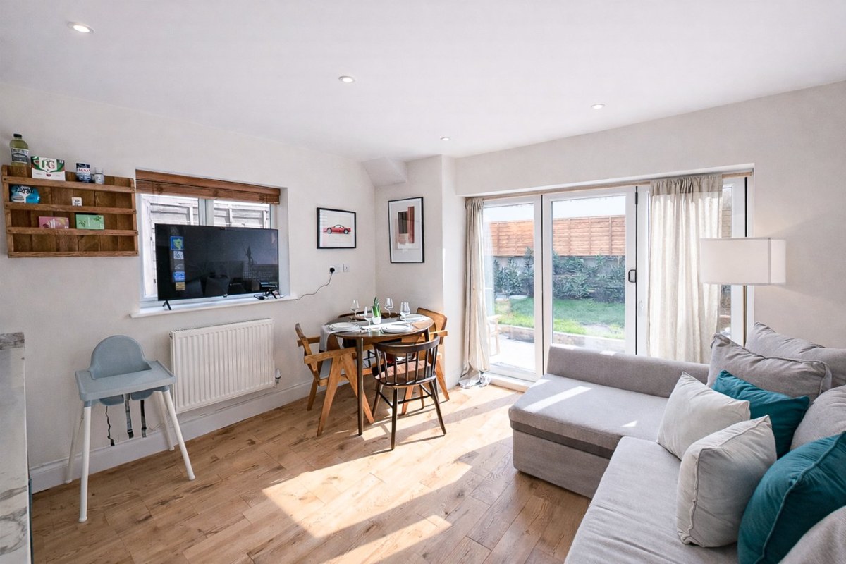 Living room in Queens Park