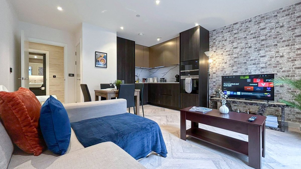 Living room in Tower Hill